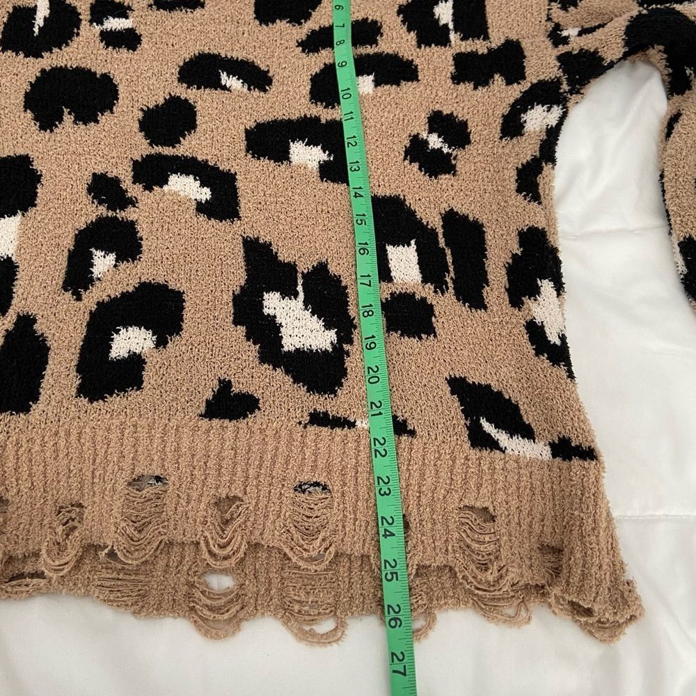 Distressed leopard sweater size small - Picture 6 of 11